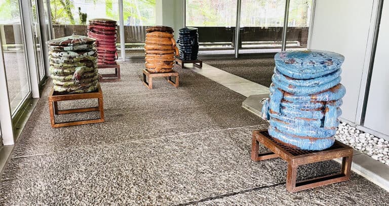 Foto: Kunstwerke in Galerieraum