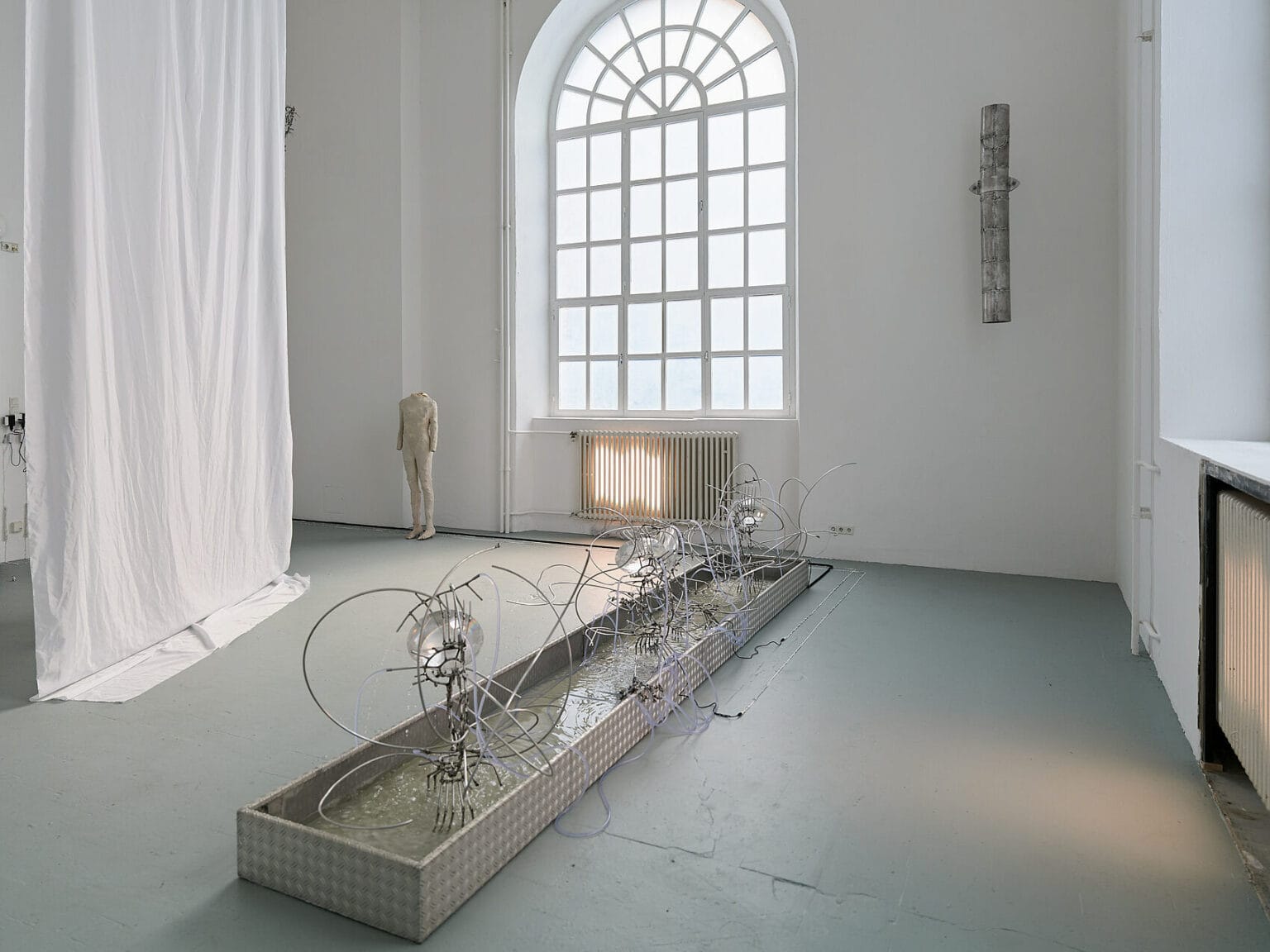 Foto: Kunstwerke in Galerieraum