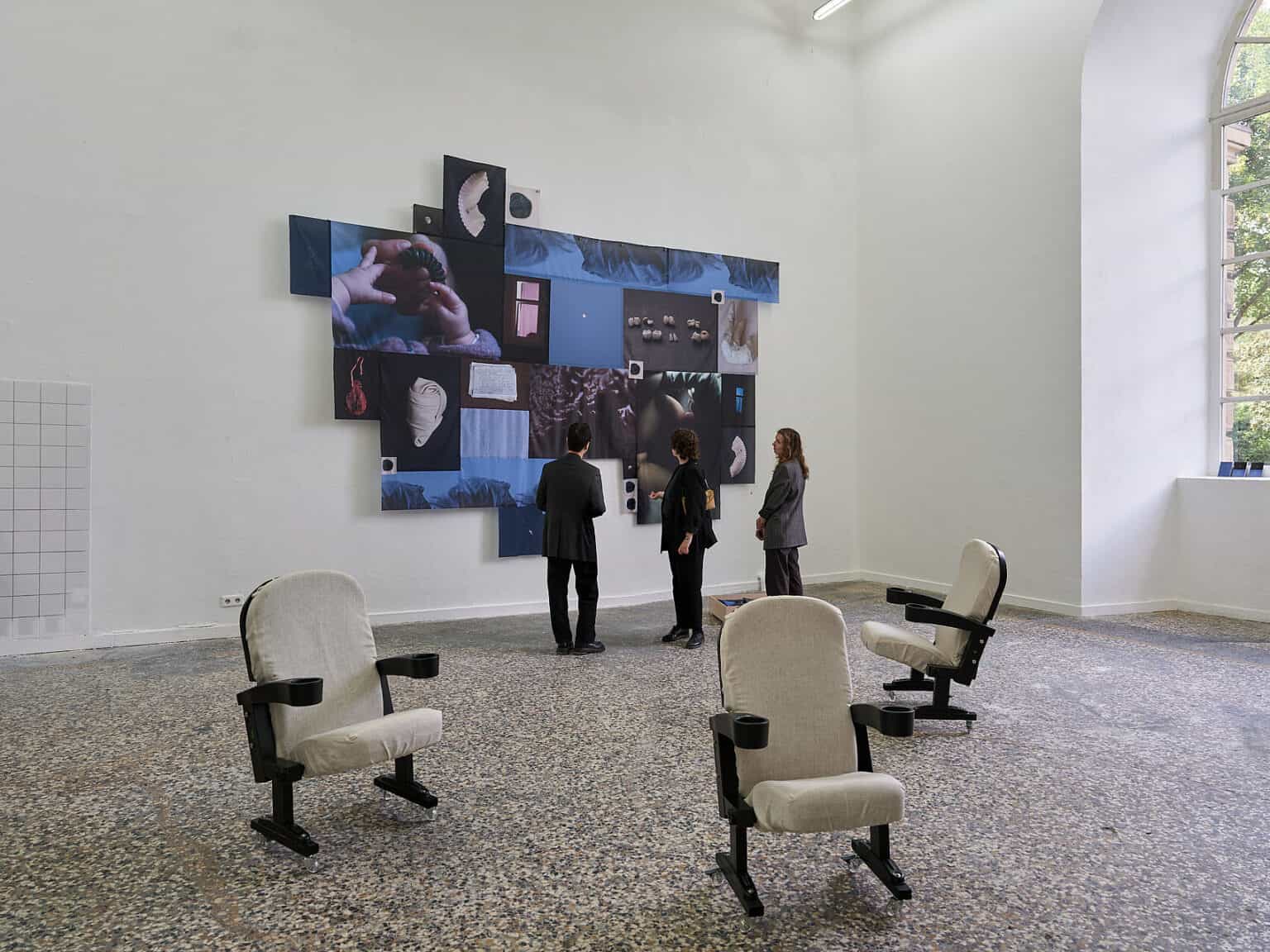 Foto: Kunstwerke in Galerieraum