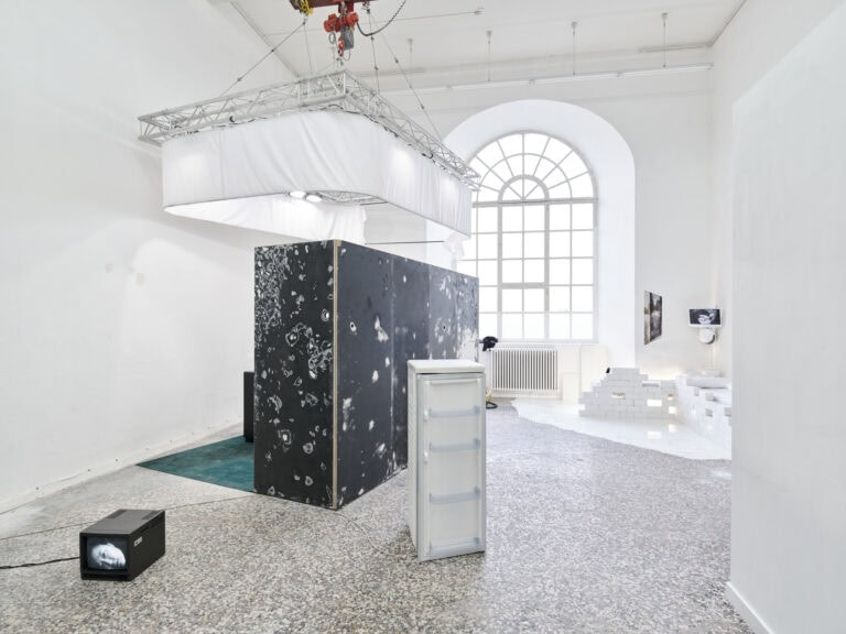 Foto: Kunstwerke in Galerieraum