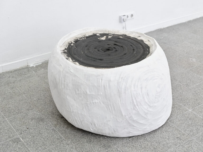 Foto: Kunstwerke in Galerieraum