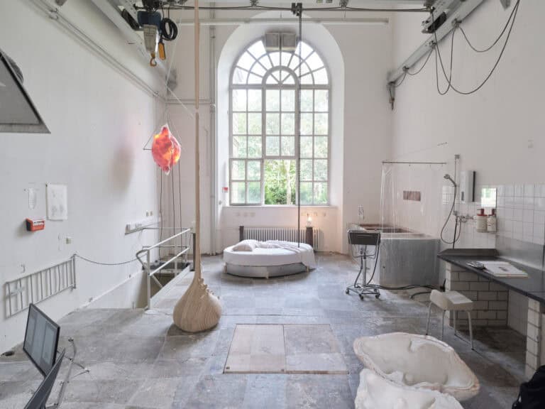 Foto: Kunstwerke in Galerieraum