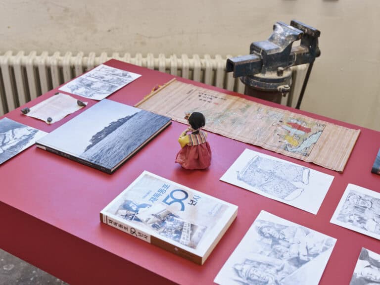 Foto: Kunstwerke in Galerieraum