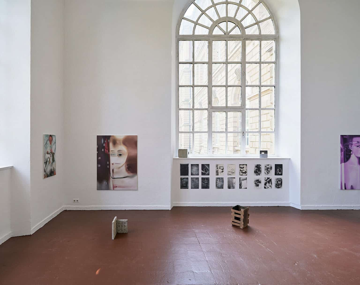 Foto: Kunstwerke in Galerieraum