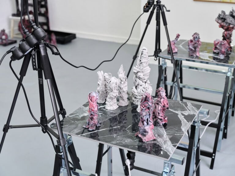 Foto: Kunstwerke in Galerieraum