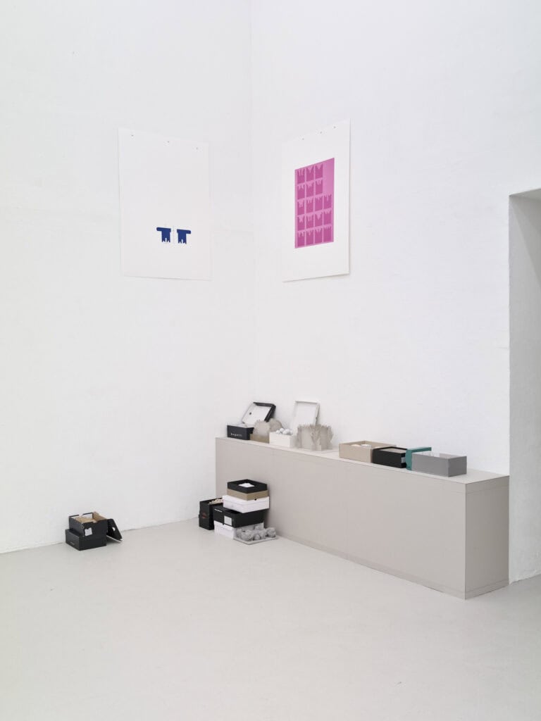 Foto: Kunstwerke in Galerieraum