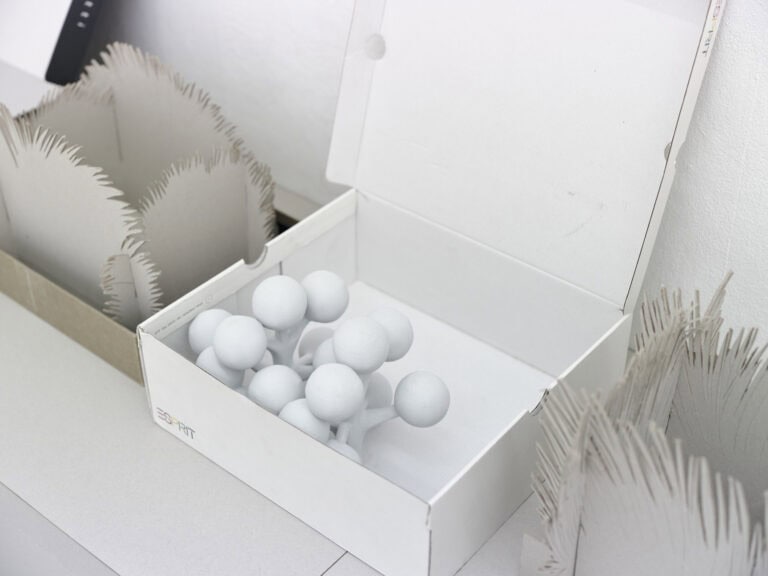 Foto: Kunstwerke in Galerieraum