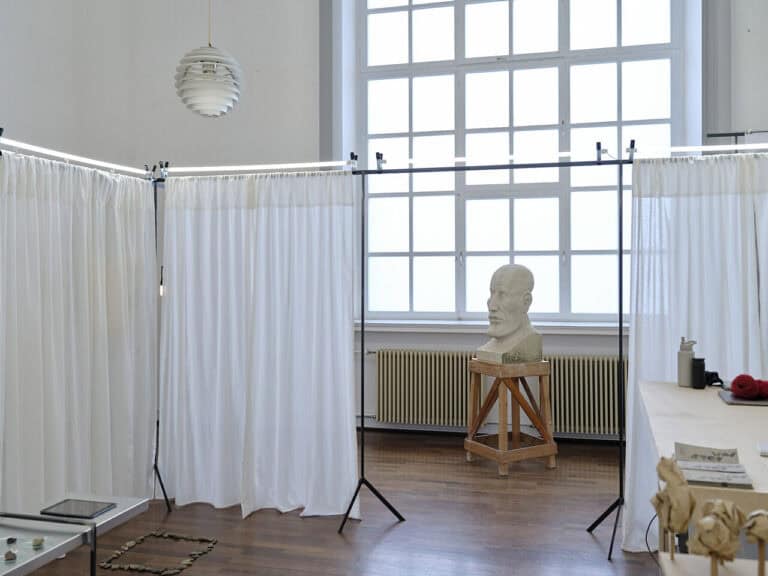 Foto: Kunstwerke in Galerieraum