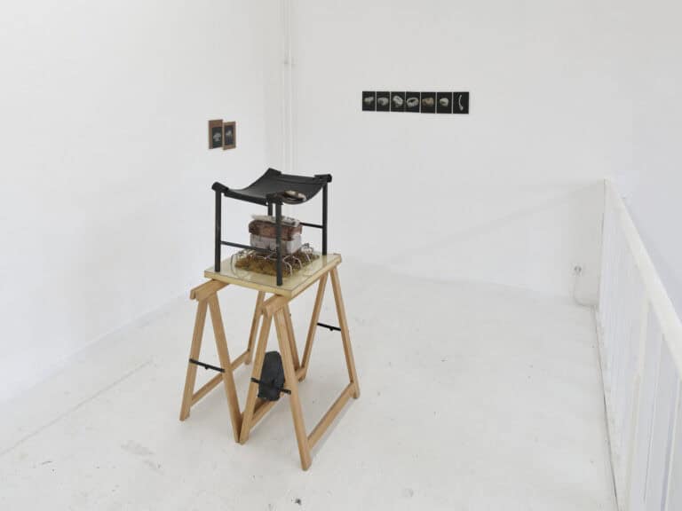 Foto: Kunstwerke in Galerieraum