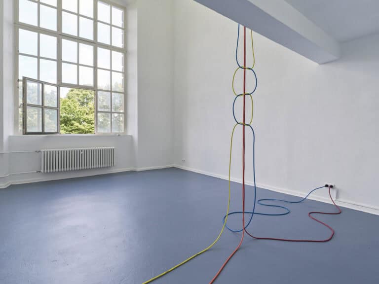 Foto: Kunstwerke in Galerieraum