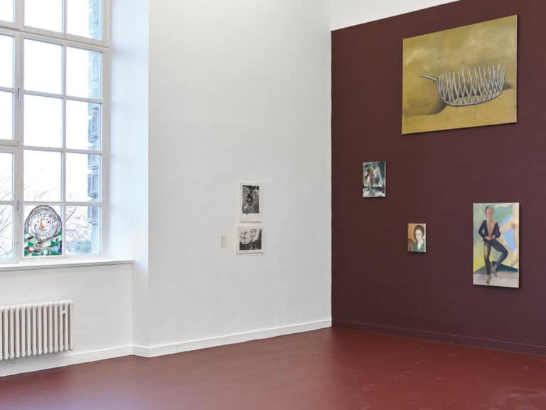 Foto: Kunstwerke in Galerieraum