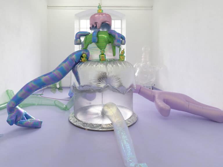 Foto: Kunstwerke in Galerieraum