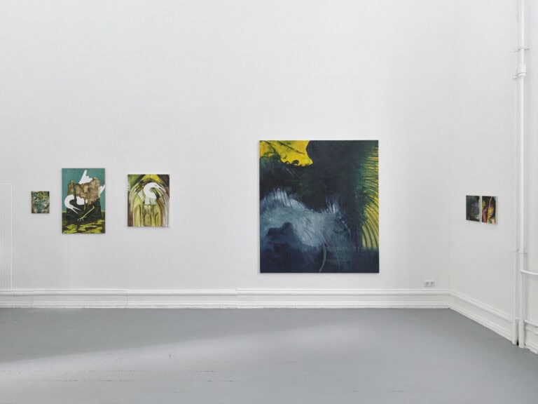 Foto: Kunstwerke in Galerieraum