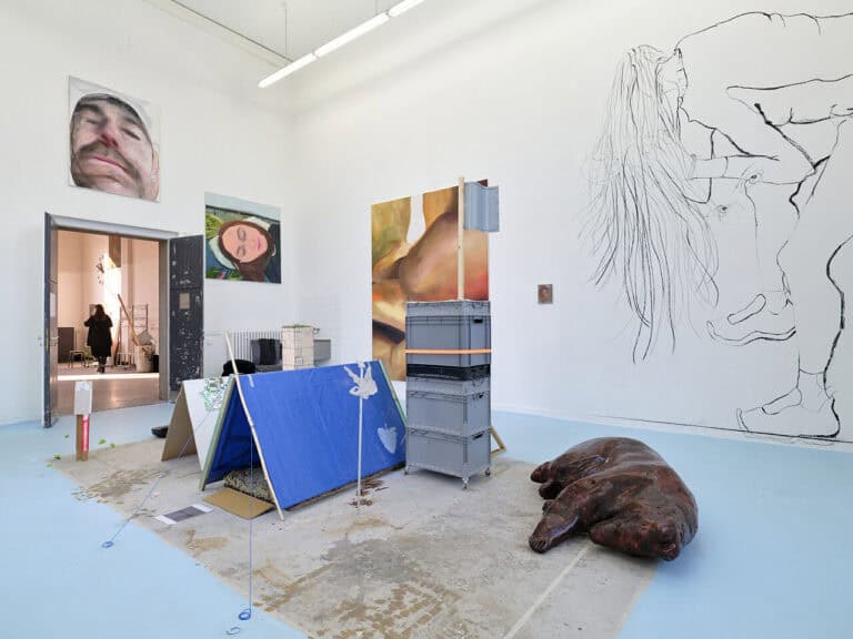 Foto: Kunstwerke in Galerieraum