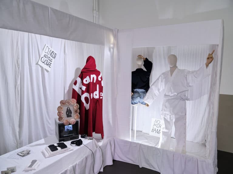 Foto: Kunstwerke in Galerieraum