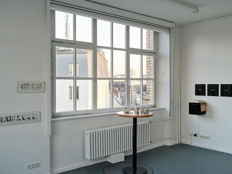 Foto: Kunstwerke in Galerieraum