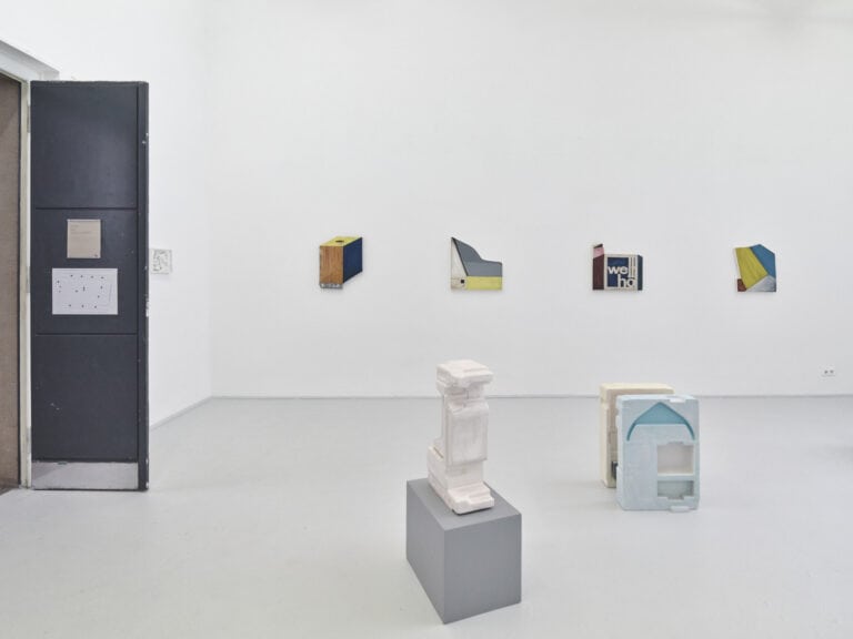 Foto: Kunstwerke in Galerieraum