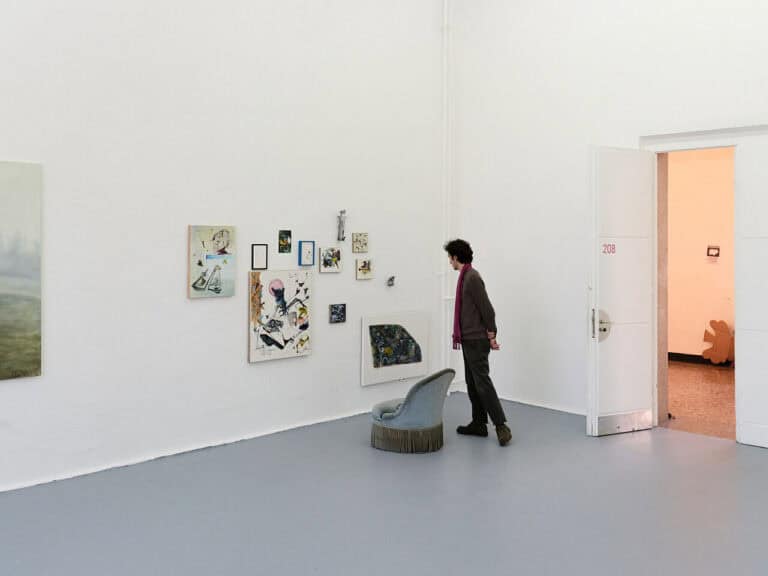Foto: Kunstwerke in Galerieraum