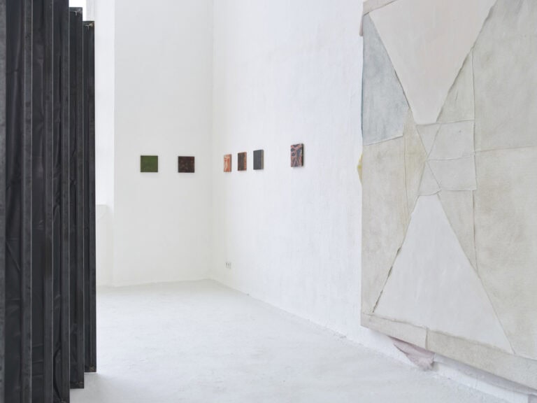 Foto: Kunstwerke in Galerieraum