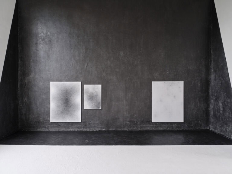 Foto: Kunstwerke in Galerieraum