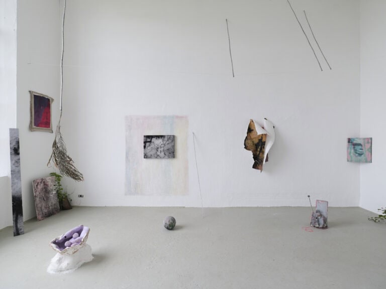 Foto: Kunstwerke in Galerieraum