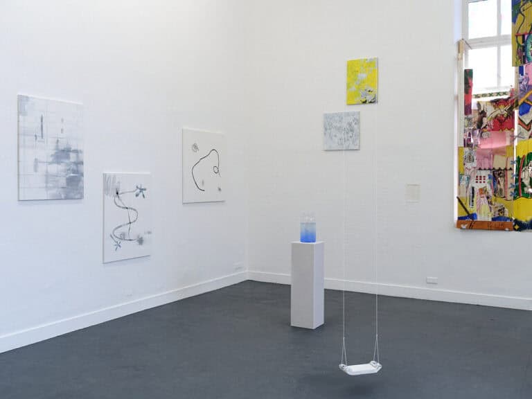 Foto: Kunstwerke in Galerieraum