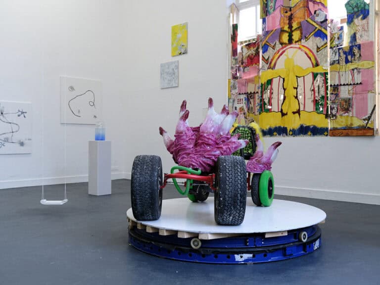 Foto: Kunstwerke in Galerieraum