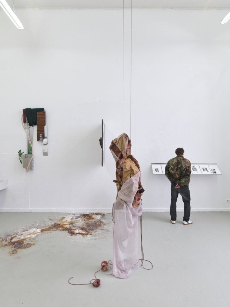 Foto: Kunstwerke in Galerieraum