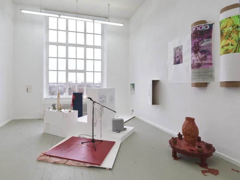 Foto: Kunstwerke in Galerieraum