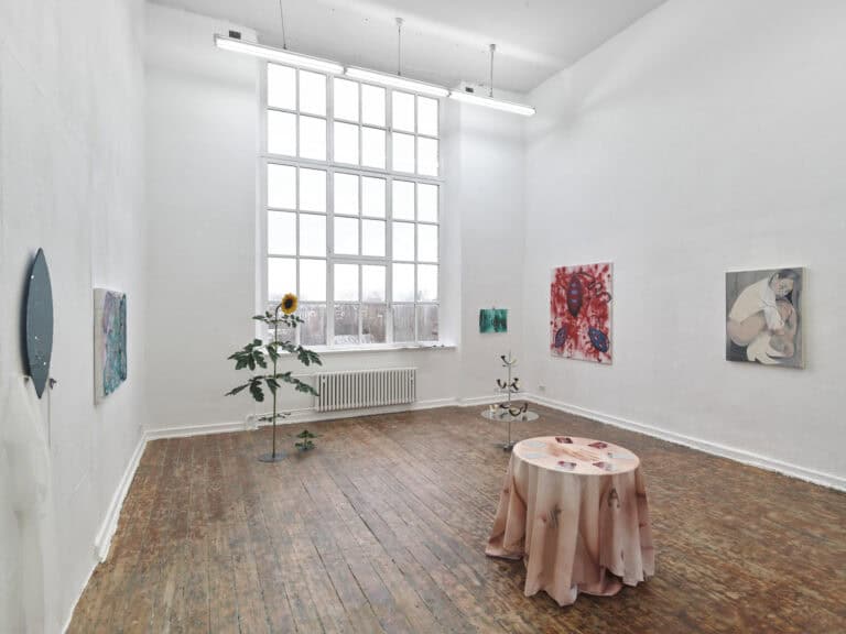 Foto: Kunstwerke in Galerieraum