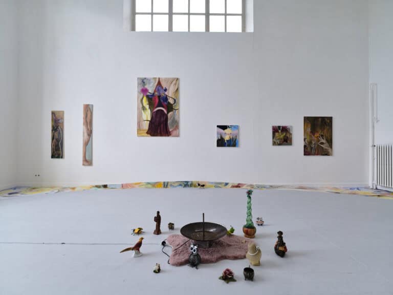 Foto: Kunstwerke in Galerieraum