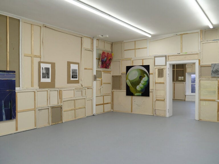 Foto: Kunstwerke in Galerieraum