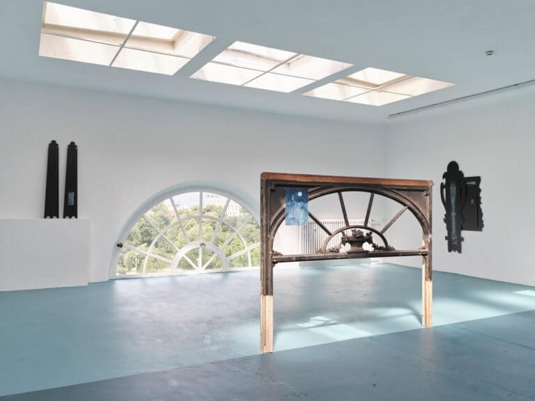 Foto: Kunstwerke in Galerieraum