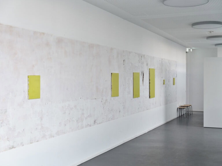 Foto: Kunstwerke in Galerieraum