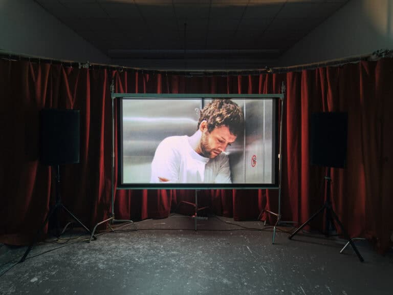 Foto: Kunstwerke in Galerieraum