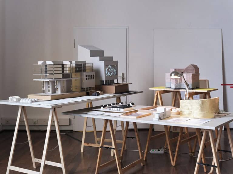 Foto: Kunstwerke in Galerieraum