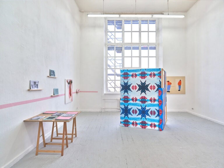 Foto: Kunstwerke in Galerieraum