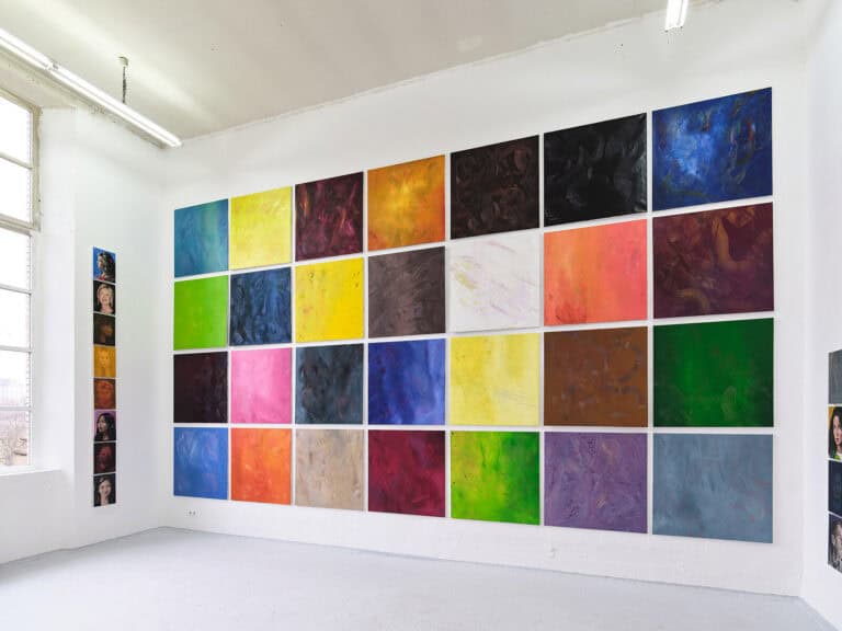 Foto: Kunstwerke in Galerieraum