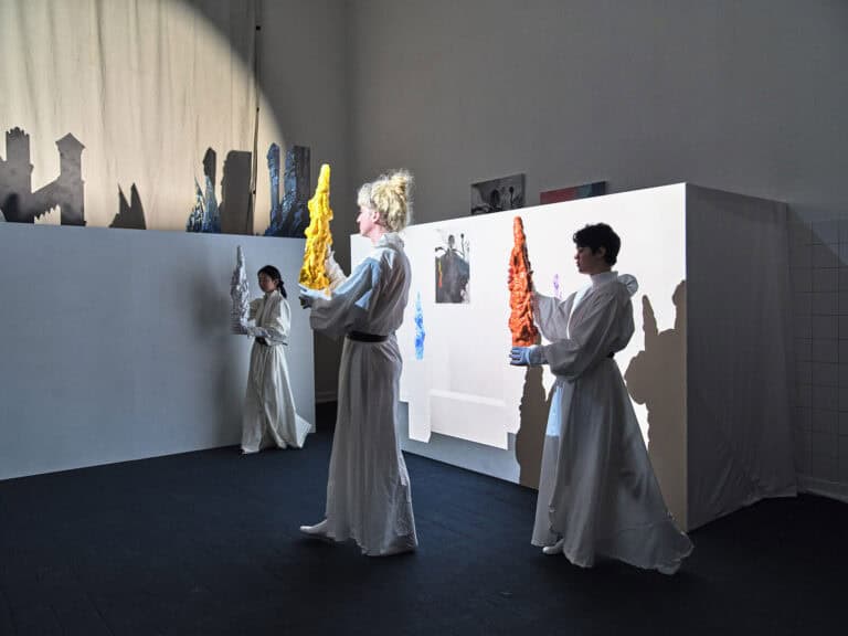 Foto: Kunstwerke in Galerieraum