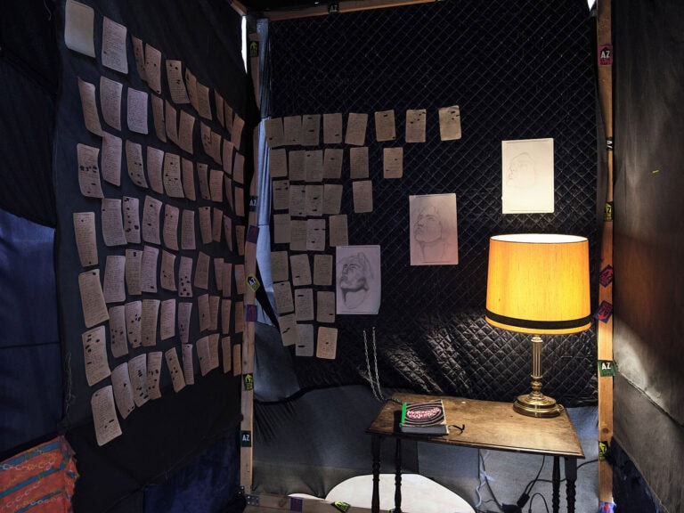 Foto: Kunstwerke in Galerieraum