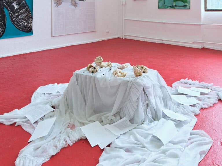 Foto: Kunstwerke in Galerieraum