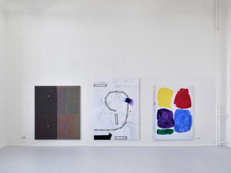 Foto: Kunstwerke in Galerieraum